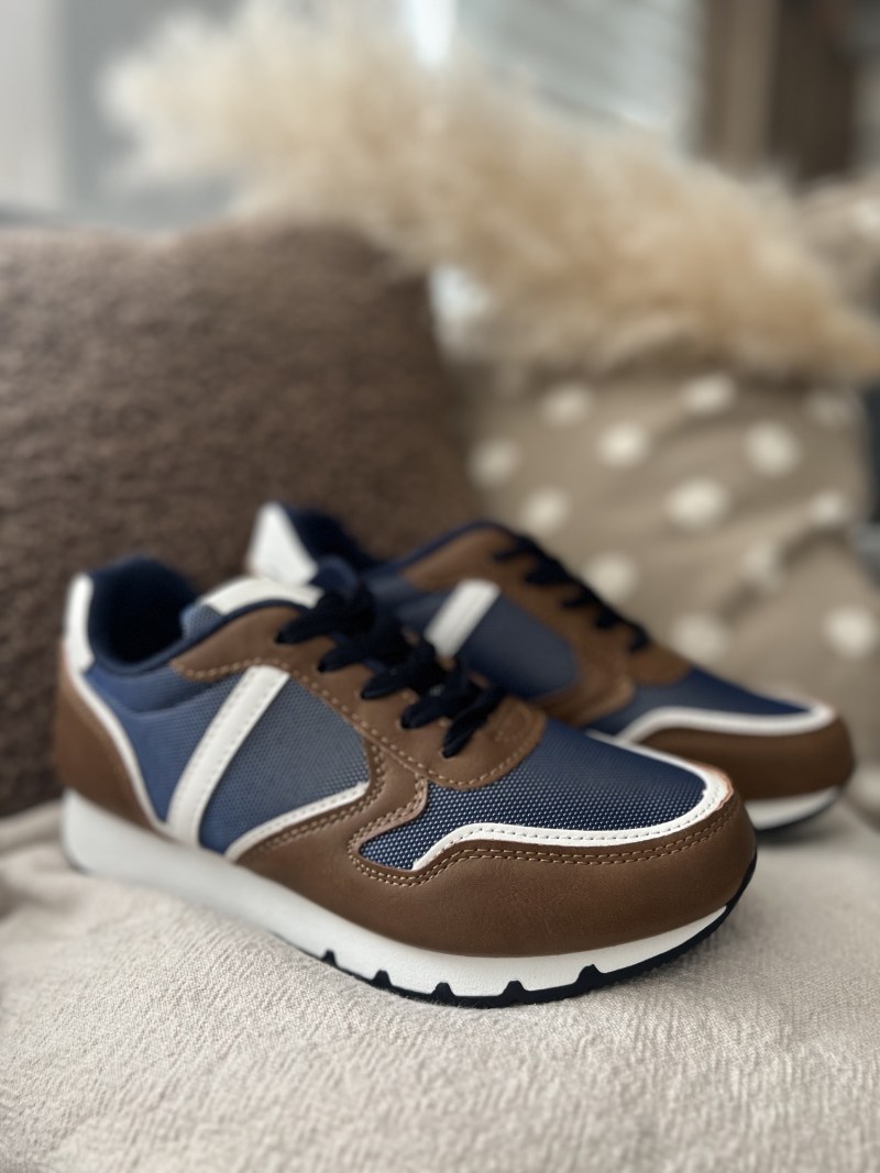 Onyx sneaker