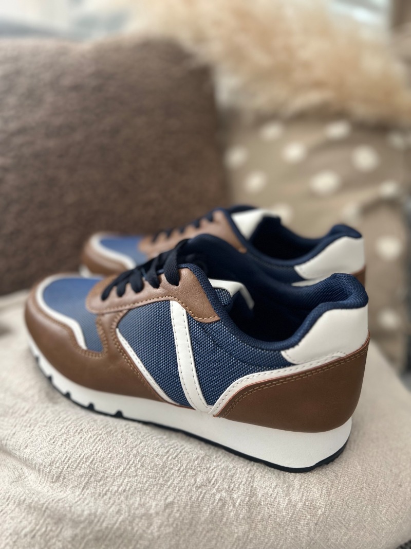 Onyx sneaker
